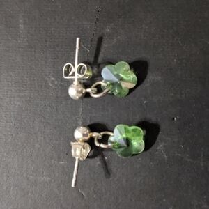 Silver Tone Apple Green Swarovski Crystal Flower Floral Dainty Delicate Earrings